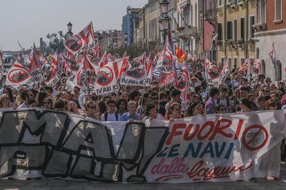 Tras el incidente del crucero Opera, de la compañía MSC, que tuvo lugar el 2 de junio de 2019, el comité No Big Ships organizó una marcha de protesta en Venecia para pedir que se prohibiera el paso de grandes barcos cerca de San Marco, el 8 de junio de 2019.