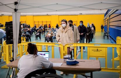 Members of the public await their coronavirus test results in Palma.