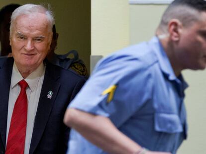 Ratko Mladic ao chegar à corte nesta manhã