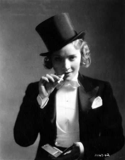 <strong>Marlene Dietrich, Berlín-Hollywood-Marruecos. </strong>Cuando Marlene Dietrich llegó a Hollywood contratada por la Paramount, la actriz ya contaba con la experiencia y estilo del Berlín transgresor de la República de Weimar que el nazismo enviaría al infierno o al destierro en el mejor de los casos. La estrella alemana fijaba el nuevo 'glamour' con sus dosis de ambigüedad y elegancia a partes iguales.