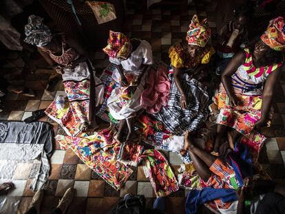 Unidas por hilos de colores