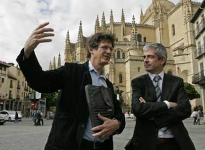Alan Rusbridger, a la izquierda, y Javier Moreno, en Segovia.