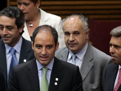 Francisco Camps con V&iacute;ctor Campos, Rafael Blasco y Vicente Rambla, en un pleno de las Cortes Valencianas.