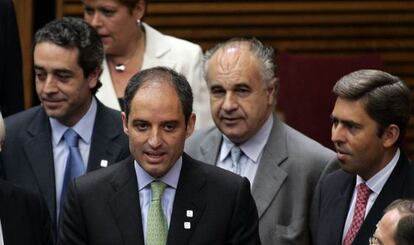 Francisco Camps con V&iacute;ctor Campos, Rafael Blasco y Vicente Rambla, en un pleno de las Cortes Valencianas.