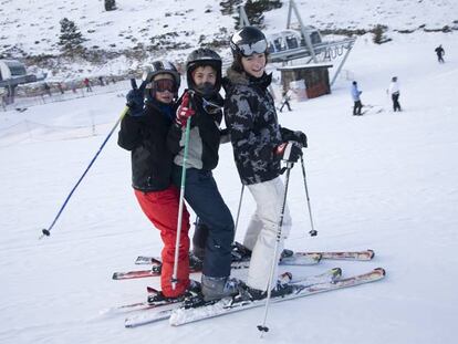 Carlos, Frans y Airtan disfrutan su último día de vacaciones de Navidad en la estación de Valdesquí.