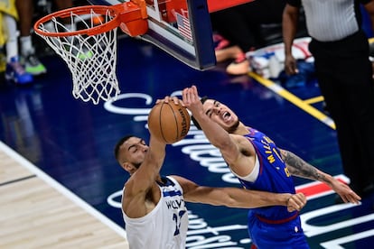 Rudy Gobert,de los Minnesota Timberwolves, pone un tapón a Michael Porter Jr., de los Denver Nuggets, en el partido de la semana pasada.