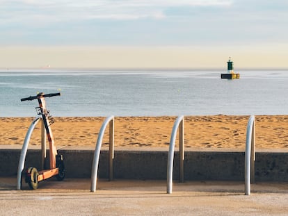 Con estos sistemas de seguridad será más fácil aparcar el patinete en la calle. GETTY IMAGES.