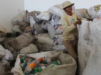 Moana Nunes, catadora de materiais recicláveis.