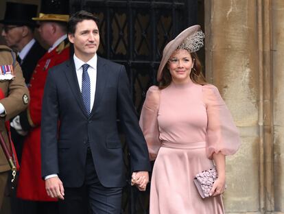 Justin Trudeau y Sophie Gregoire. Los políticos tampoco escaparon de las rupturas sentimentales que marcaron el verano. Así lo demostró la inesperada noticia del final del idilio entre el primer ministro canadiense y su mujer, después de 18 años de matrimonio, 20 de relación y tres hijos en común. “Tras muchas conversaciones importantes y difíciles, hemos tomado la decisión de separarnos. Como siempre, continuaremos como una familia muy unida con un profundo amor y respeto el uno por el otro y por todo lo que hemos construido y seguiremos construyendo”, anunció el político, que lleva en el poder desde 2015. Trudeau y Gregoire se conocían desde la infancia y asistieron al mismo colegio, pero no fue hasta 2003 cuando los dos viejos conocidos se reencontraron en un acto benéfico para, pocos meses después, empezar a salir. La suya parecía una historia de amor idílica, pero no ha sobrevivido al verano del desamor.