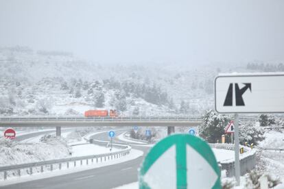 Carretera nevada en la Conca de Barberà.