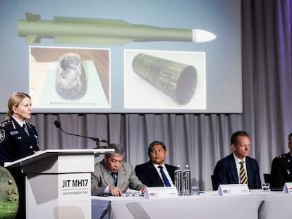 Miembros de la comisión de investigación del vuelo MH17 en una rueda de prensa el jueves en Bunnik. 