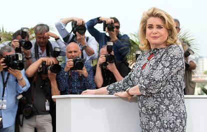 La actriz francesa Catherine Deneuve posa durante la presentación de 'La tête haute'.