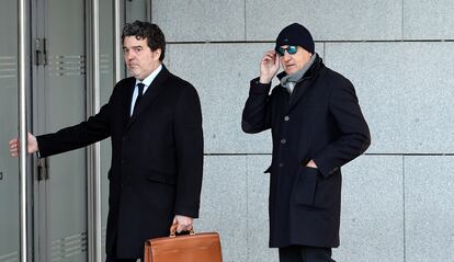 Juan Carlos Cueto, con gorro y gafas de sol, este miércoles a su llegada a la Audiencia Nacional.