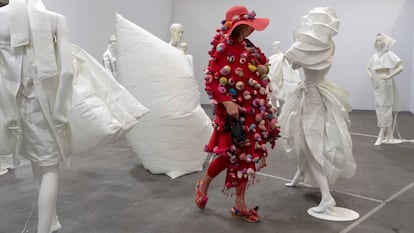 Instalación 'LifeDress', de la artista española Alicia Framis.