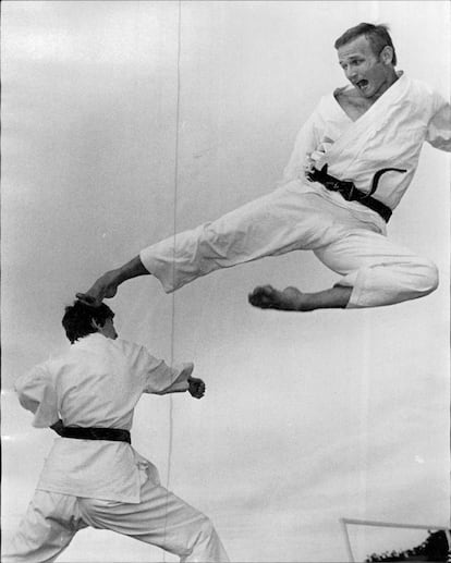 Una demostración de kárate en los años setenta.