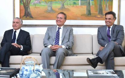 Temer, o presidente do Senado, Renan Calheiros, e o senador tucano Aécio Neves.