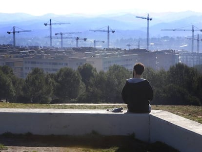 Vista de Sant Cugat amb la serra de Collserola al fons.