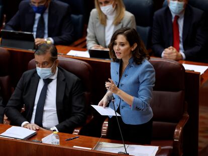 La presidenta de la Comunidad de Madrid, Isabel Díaz Ayuso durante su intervención en el Pleno de la Asamblea.
