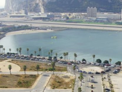 Colas de vehículos en Gibraltar esta mañana.