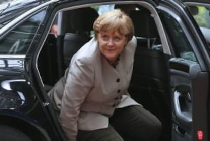 La canciller alemana Angela Merkel a su llegada a la cumbre europea en Bruselas, Bélgica hoy 28 de junio de 2012.