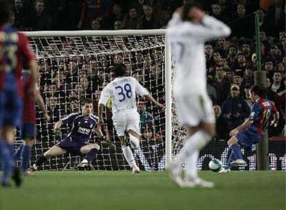 El Madrid y el Barcelona en el partido de Liga que se disputó en el Camp Nou