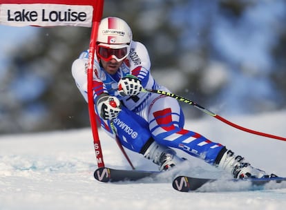 El franc&eacute;s Adrien Theaux, en un entrenamiento previo a la Copa del Mundo de esqu&iacute; de Lake Louise que se disputa en Alberta, Canad&aacute;.