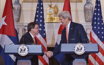 El secretario de Estado John Kerry y el canciller cubano Bruno Rodr&iacute;guez