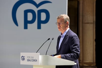 El presidente del PP, Alberto Núñez Feijóo, interviene en un acto del PP el pasado lunes en Salamanca.