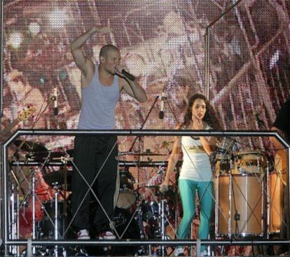 Un momento de la actuación del grupo Calle 13 en el festival VivAmérica, en Madrid.