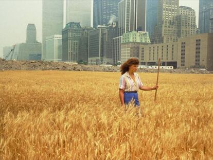 Imágenes de la pieza de land art 'Wheatfield. A Confrontation'.