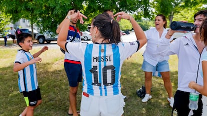 Aficionados de la selección argentina en Kennesaw (Georgia), este miércoles.