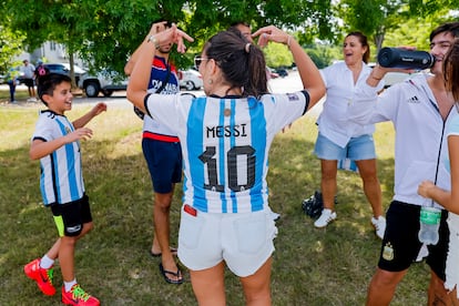 Aficionados de la selección argentina en Kennesaw (Georgia), este miércoles.