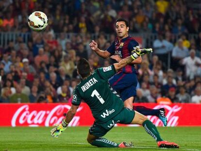 Xavi, en el moment de marcar a l'Eibar.