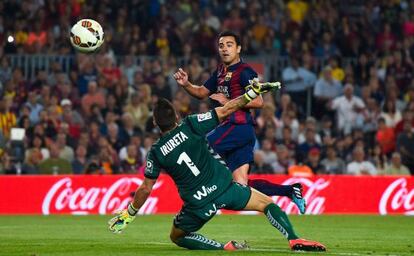 Xavi, en el moment de marcar a l'Eibar.