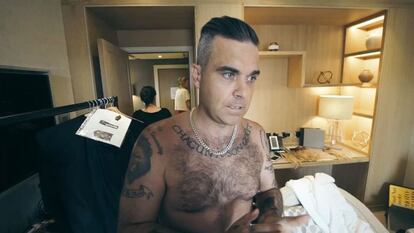 'Chacun ses goûts' (para gustos los colores, en francés) era lo que Robbie Williams se quería tatuar en el pecho. No obstante, un error ortográfico por parte del tatuador provocó que le faltara la última "s" de la frase y que en el cuerpo del cantante se leyera: "Chacun à son goût".