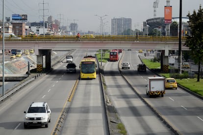 Multarán a quienes invadan el carril preferencial del transmilenio de Bogotá