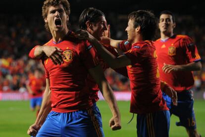 Llorente celebra su primer gol