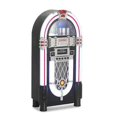 Una Jukebox, que recuerda a los diners americanos de los 50.