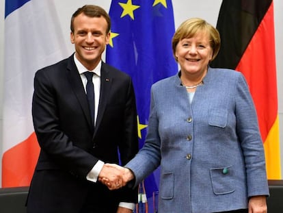 El presidente franc&eacute;s, Emmanuel Macron, y la cancillera alemana, Angela Merkel, durante la cumbre de la ONU sobre el cambio clim&aacute;tico (COP23) en Bonn (Alema&ntilde;a), el pasado 15 de noviembre. 