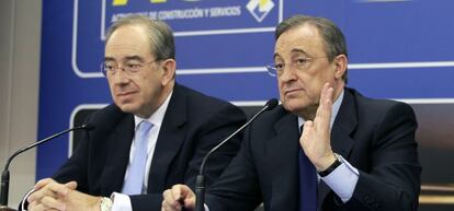 Florentino Pérez, presidente de ACS (derecha), con Ángel García Altozano, director general corporativo del grupo.