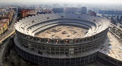 Las obras paralizadas del nuevo estadio del Valencia.