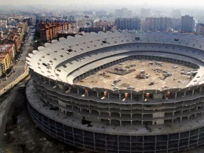 Las obras paralizadas del nuevo estadio del Valencia.