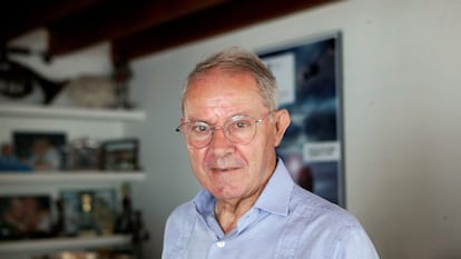 Fotografía de archivo fechada el 24 de mayo de 2018 del periodista José Ángel de la Casa durante una entrevista con la agencia EFE en Talavera de la Reina (Toledo).