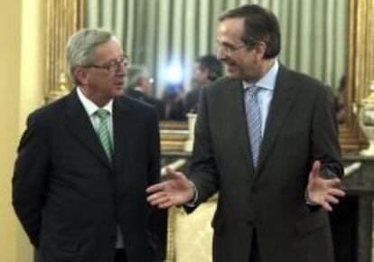 El jefe de Gobierno griego, Andonis Samarás y el primer ministro luxemburgués, Jean-Claude Juncker, durante su encuentro en Atenas