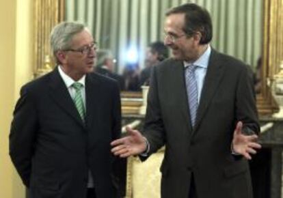 El jefe de Gobierno griego, Andonis Samar&aacute;s y el primer ministro luxemburgu&eacute;s, Jean-Claude Juncker, durante su encuentro en Atenas