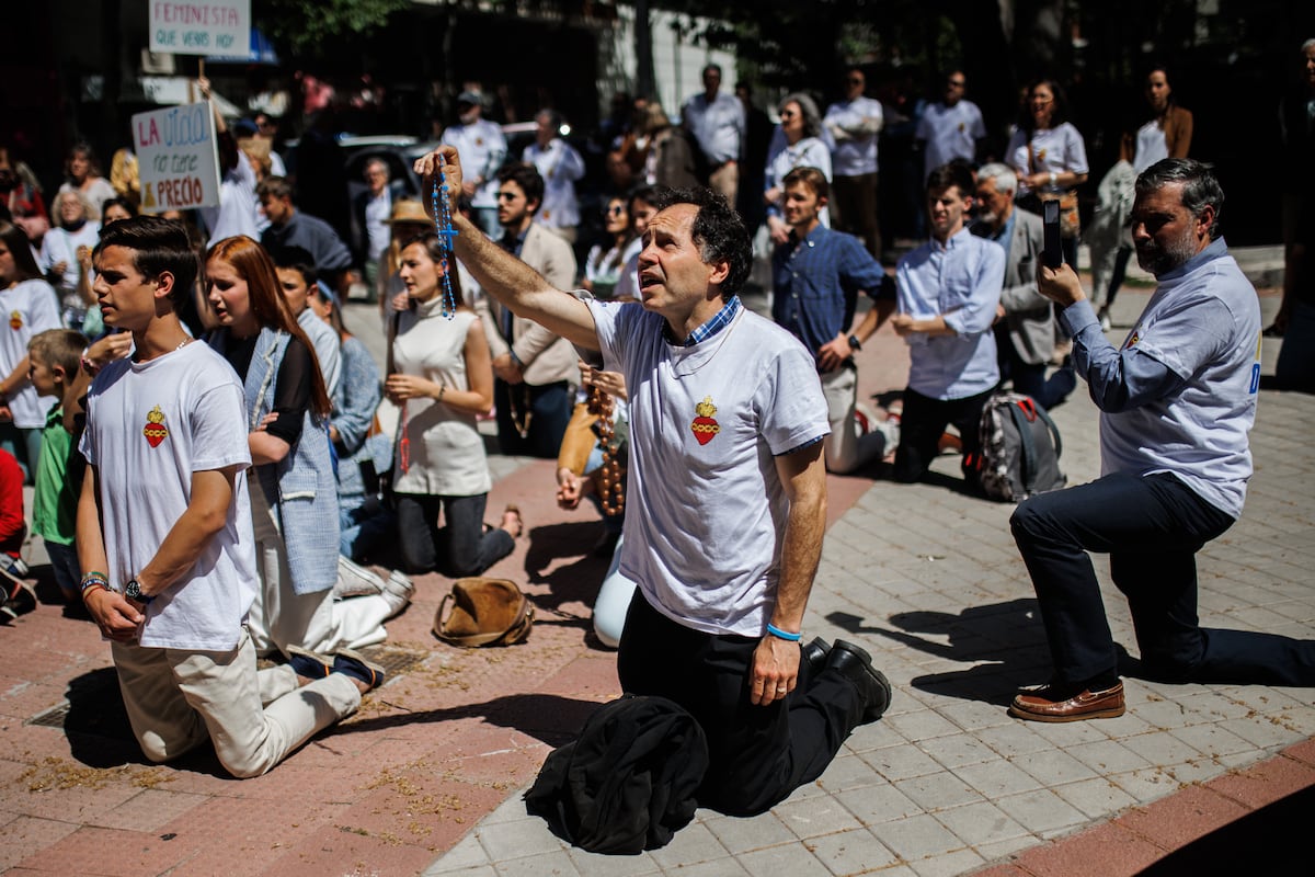 Los antiabortistas aprovechan la polémica desatada por Almeida para reactivar su cruzada