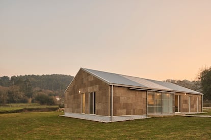 Vivienda de madera levantada en Navajeda (Cantabria).