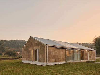 Vivienda de madera levantada en Navajeda (Cantabria).