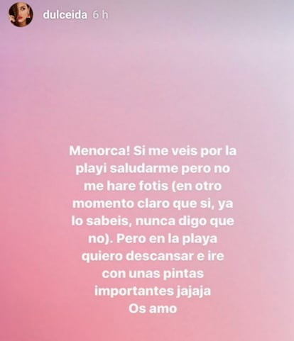 Quizá alguien no conozca a Dulceida. Si es así es que no navega mucho por las redes sociales. Esta chica catalana es lo que se llama una 'influencer', una persona que con sus opiniones influye a la gente que la sigue. Y estamos hablando de dos millones de personas. <p>Esta imagen que Dulceida subió a sus "stories", esa parte de Instagram en la que los fotos y los vídeos mueren a las 24 horas, creó <a href="https://elpais.com/elpais/2017/07/26/gente/1501081289_566900.html" target="_blank">una pequeña controversia</a> (muchos tildaron a Dulceida de "diva" o "interesada") pero, sobre todo, un interesante debate: ¿debe trabajar un 'influencer' las 24 horas del día? Algunos la criticaron por no querer fotografiarse junto a esos fans que la llevaron a su éxito actual, otros comprendieron que también se merecía un descanso.</p> Nadie comentó. sin embargo, la ausencia de tildes en el texto.