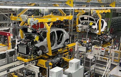 Vista general de una línea de producción del fabricante de automóviles alemán Mercedes-Benz en Rastatt (Alemania), en junio de 2025.